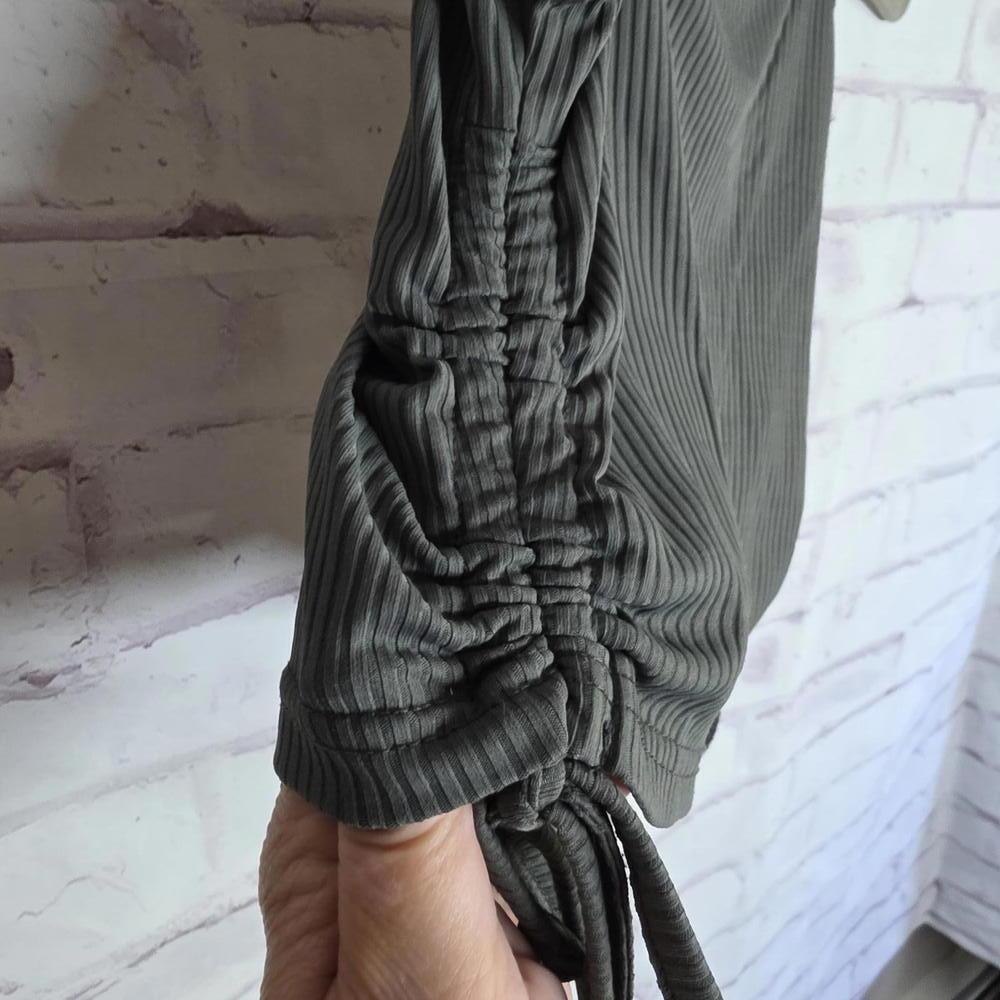 Grey Ribbed Stretch Crop - Picture 3 of 4